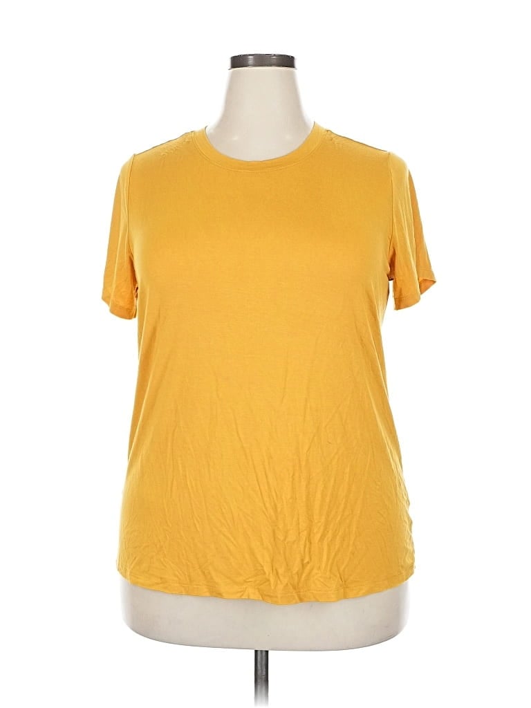 Pre-owned Torrid Short Sleeve T-shirt In Yellow