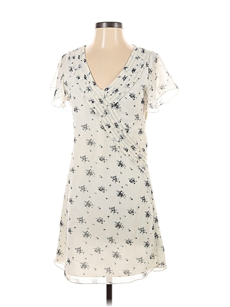 Pre-owned Urban Outfitters Casual Dress In White