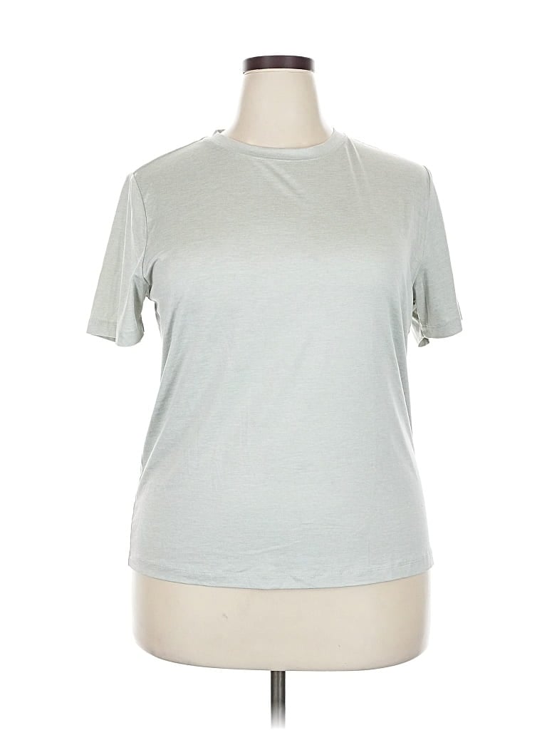 Pre-owned Fabletics Short Sleeve T-shirt In Silver