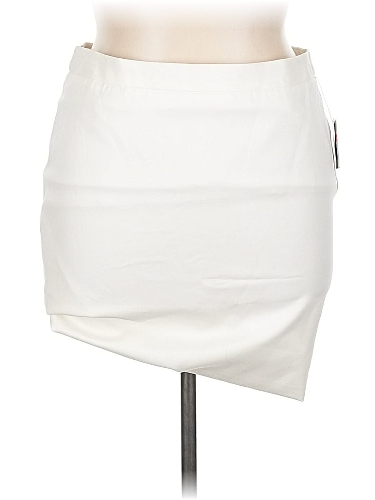 Pre-owned Liz Claiborne Casual Skirt In White