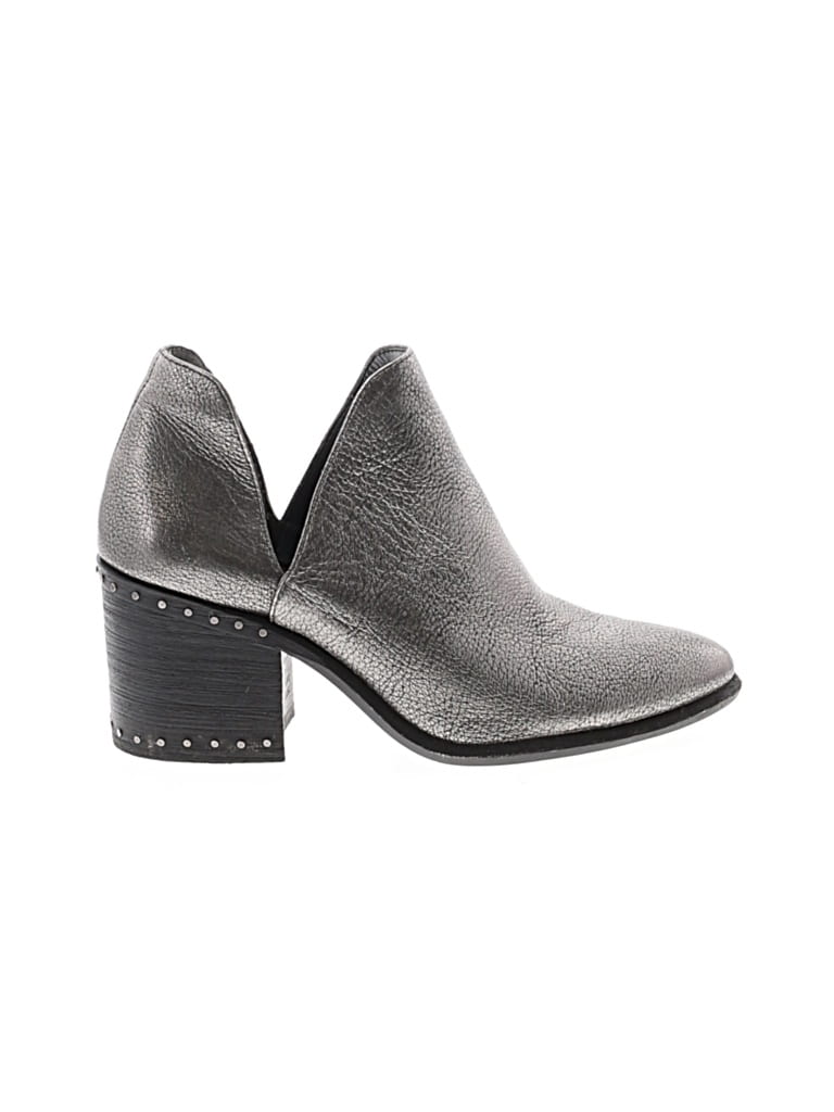 Pre-owned Vince Camuto Ankle Boots In Silver