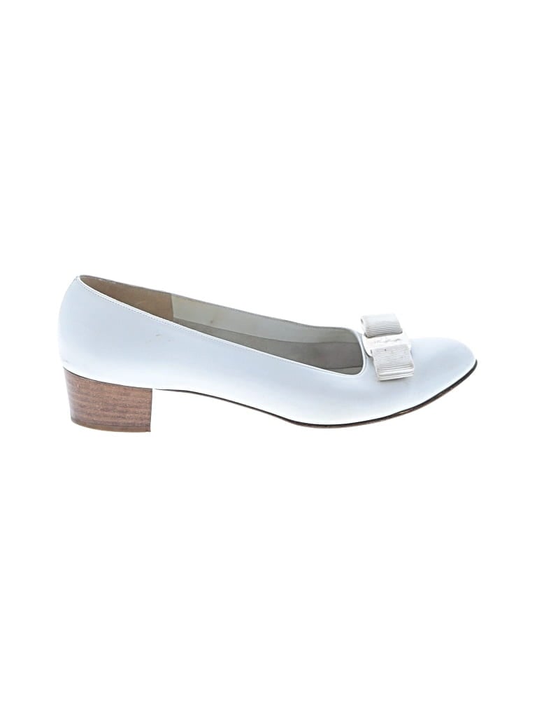 Pre-owned Ferragamo Flats In White