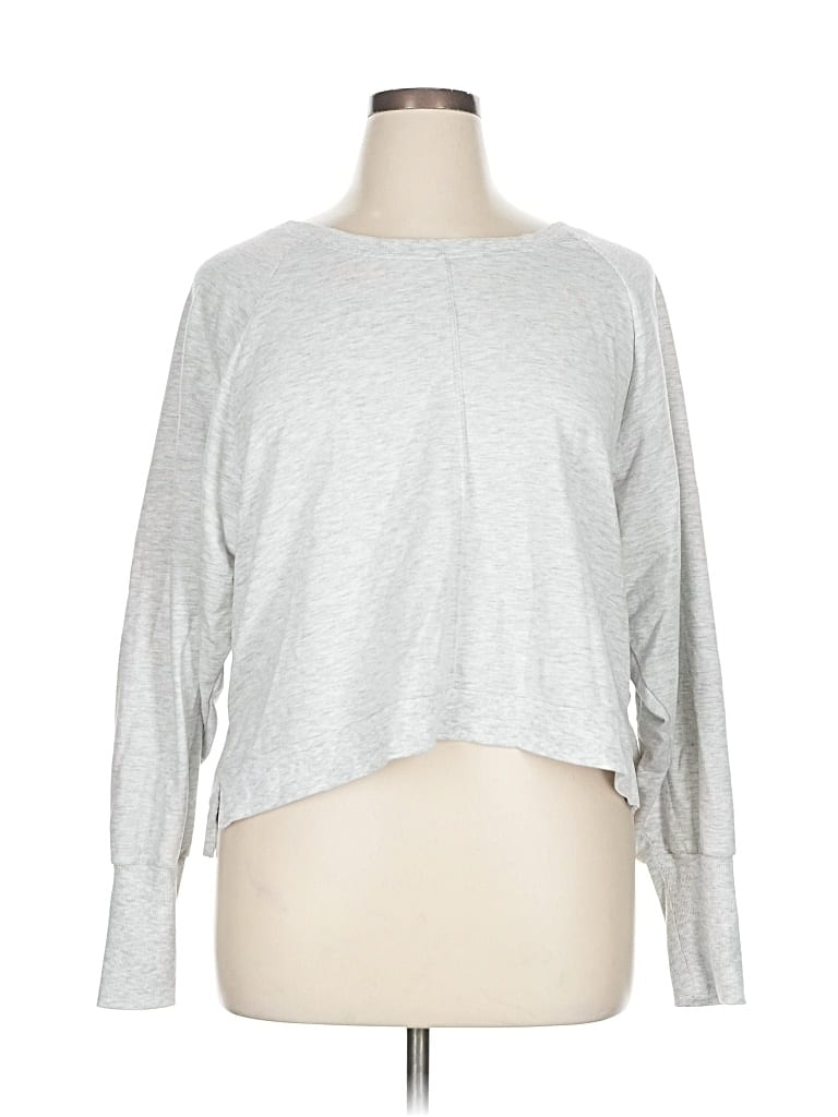 Pre-owned Yogalicious Sweatshirt In Silver