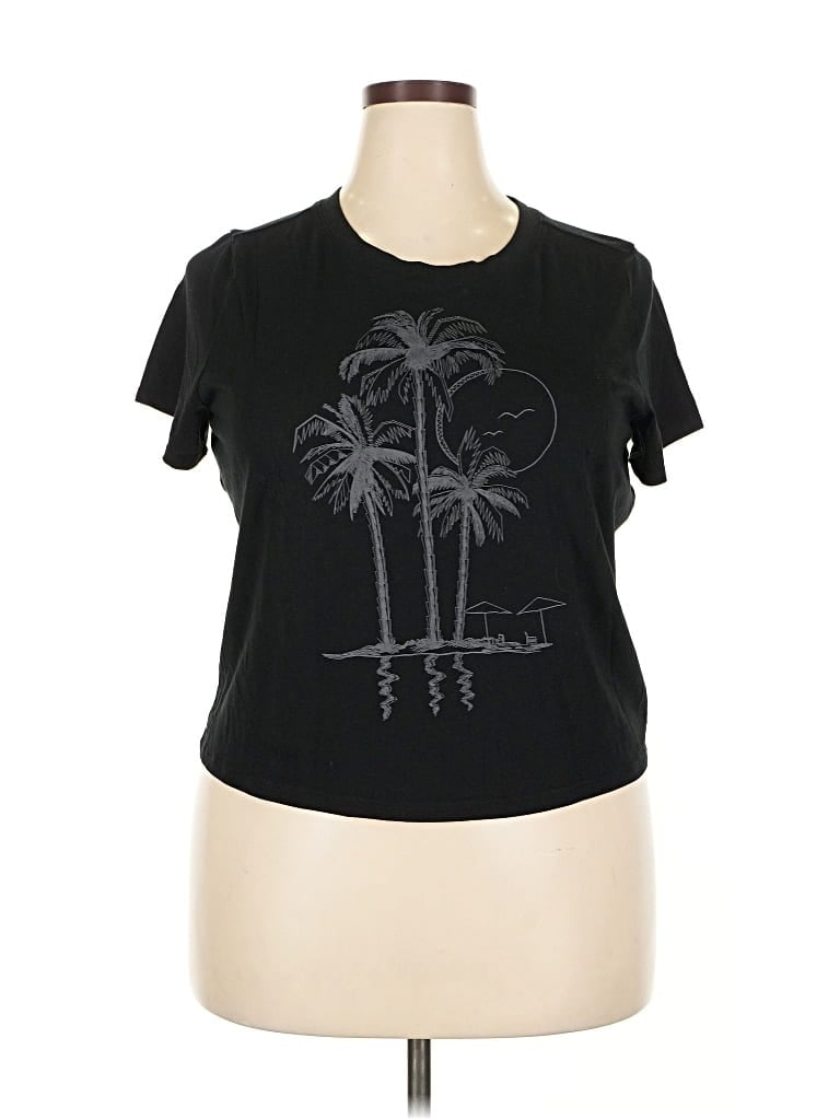 Pre-owned Torrid Short Sleeve T-shirt In Black
