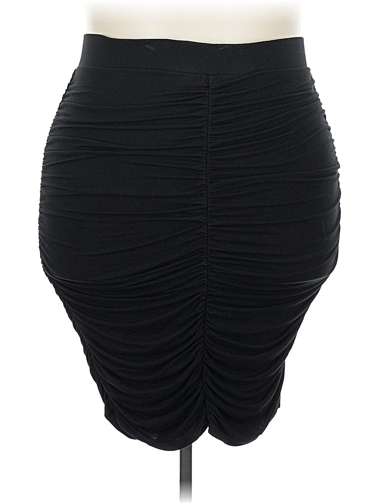 Pre-owned Torrid Casual Skirt In Black