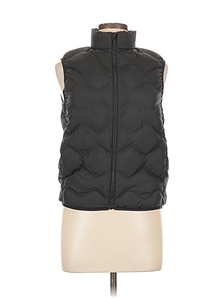 Pre-owned Uniqlo Vest In Black