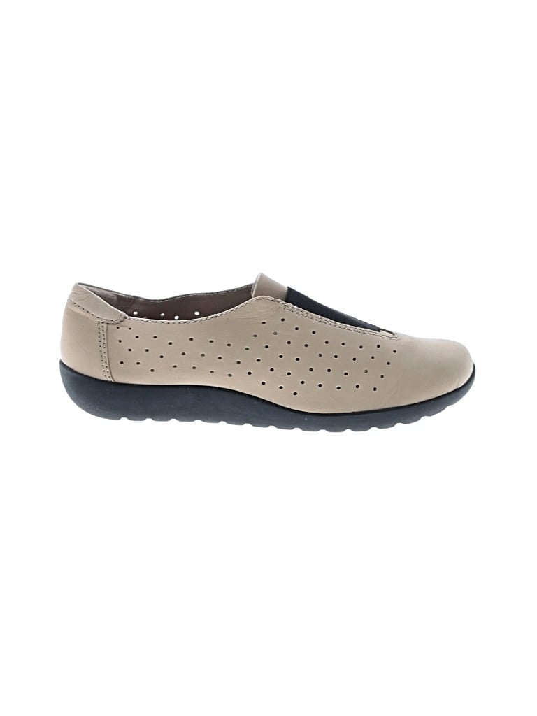 Pre-owned Clarks Flats In Brown