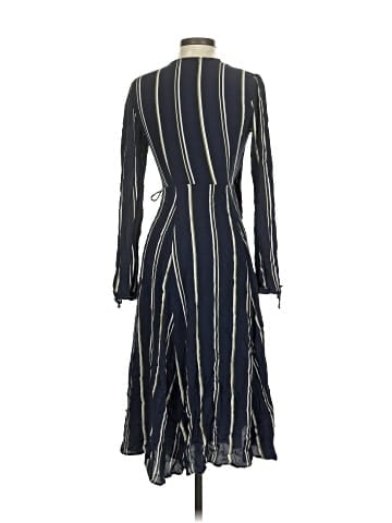 Urban Outfitters Casual Dress (view 2)