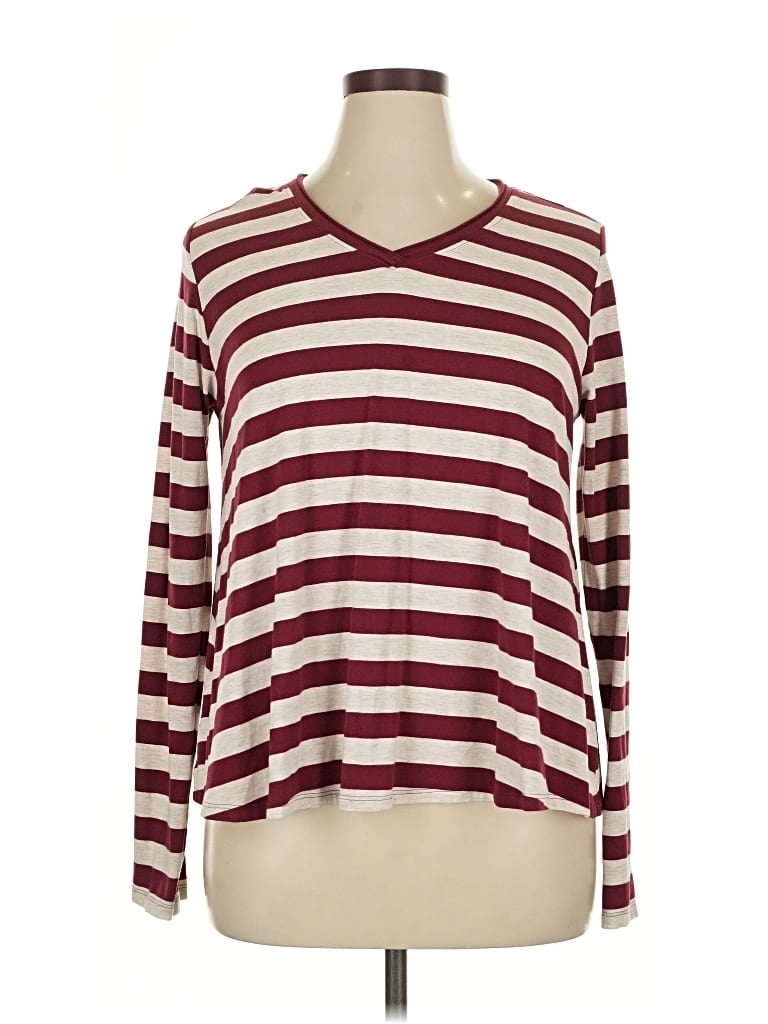 Pre-owned Rue21 Long Sleeve T-shirt In Burgundy