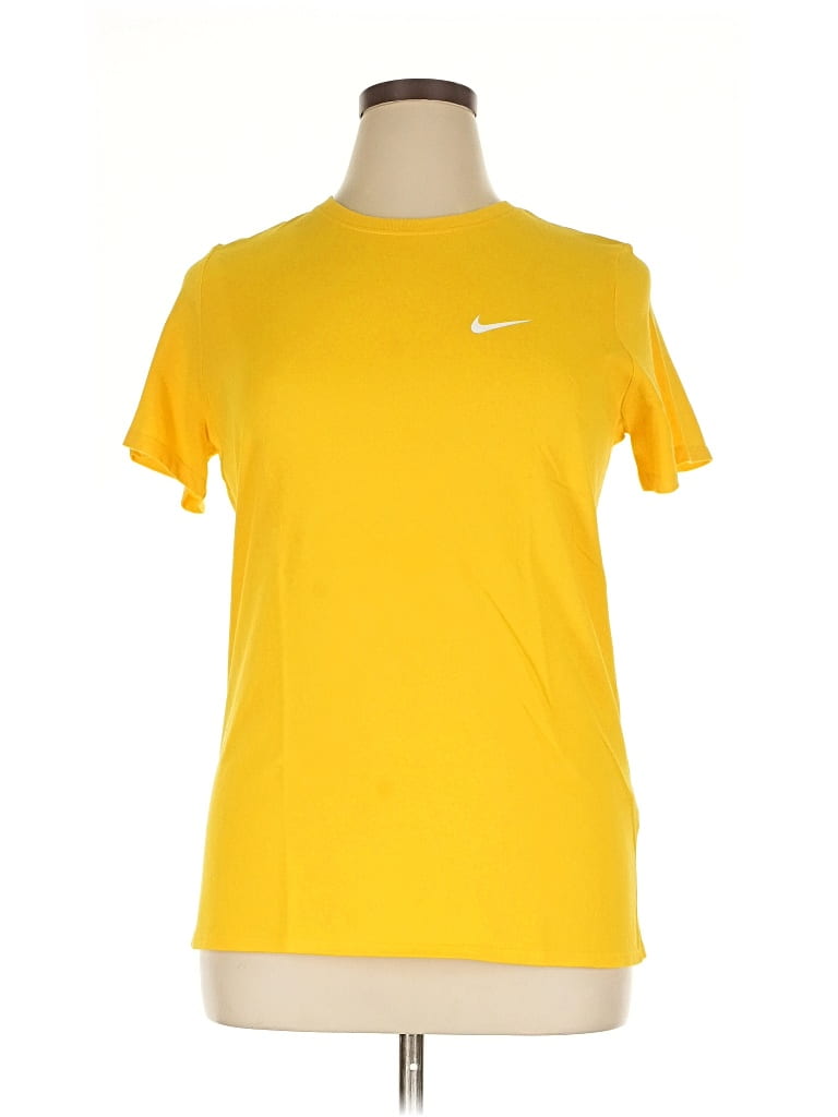 Pre-owned Nike Active T-shirt In Yellow