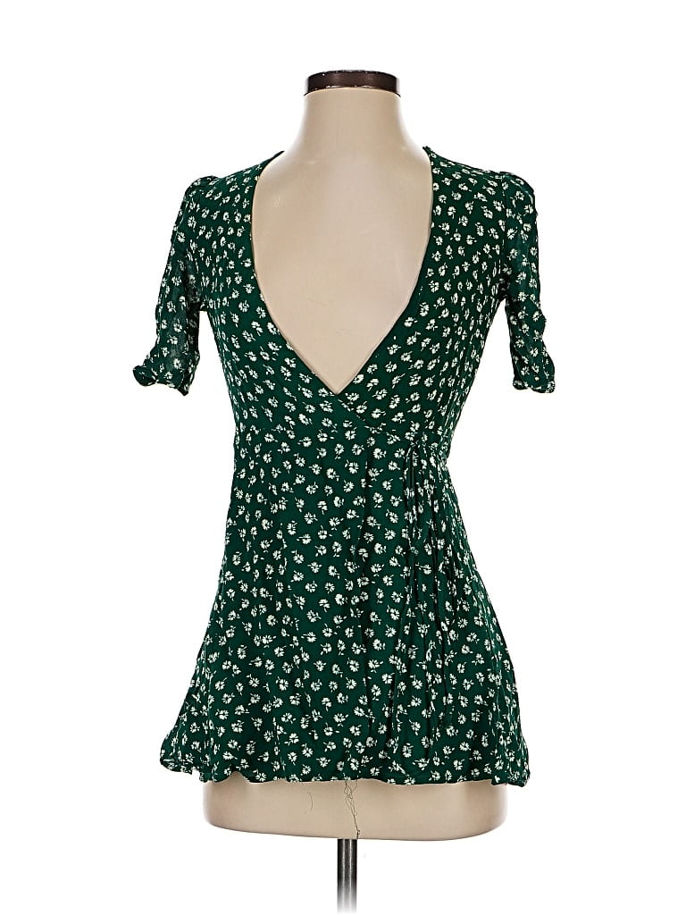 Pre-owned Reformation Short Sleeve Blouse In Green