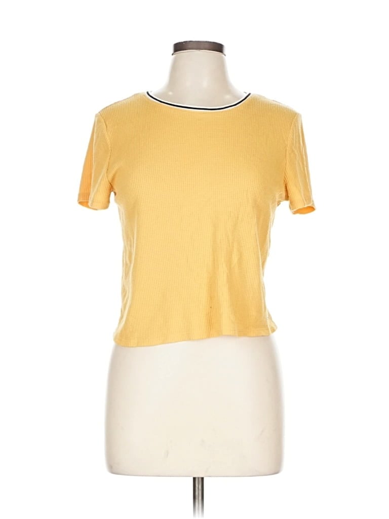 Pre-owned Hollister Short Sleeve T-shirt In Yellow