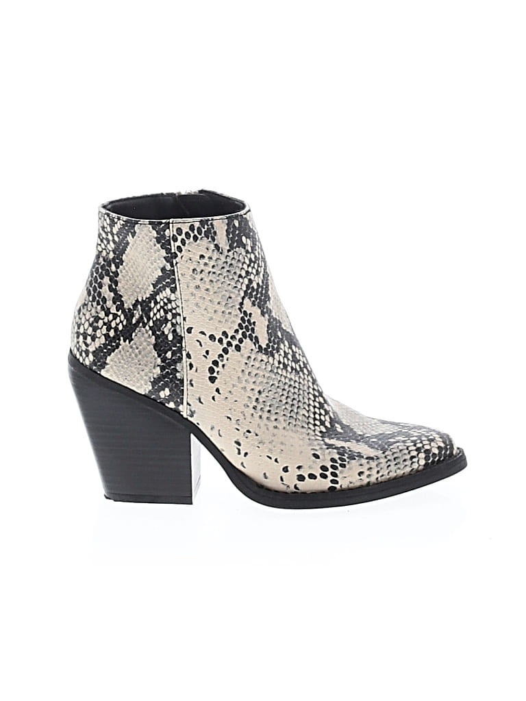 Pre-owned Madden Girl Ankle Boots In White