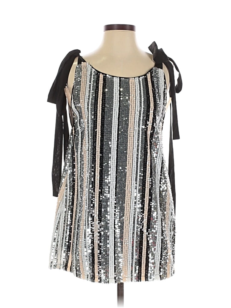 Pre-owned Nbd Sleeveless Top Silver Cold Shoulder Neckline Tops