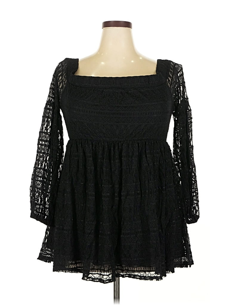 Pre-owned Torrid 3/4 Sleeve T-shirt In Black