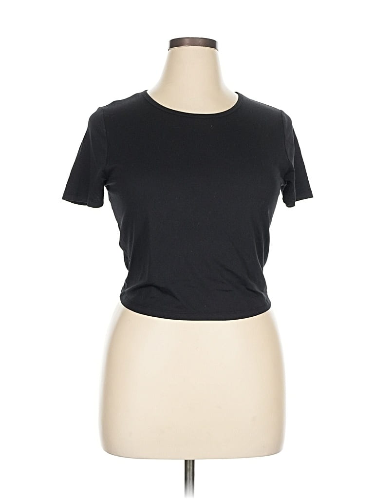 Pre-owned Fabletics Short Sleeve T-shirt In Black