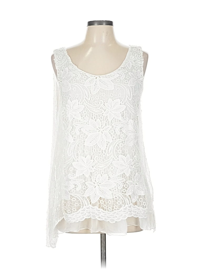 Pre-owned Queen Sleeveless Blouse In White