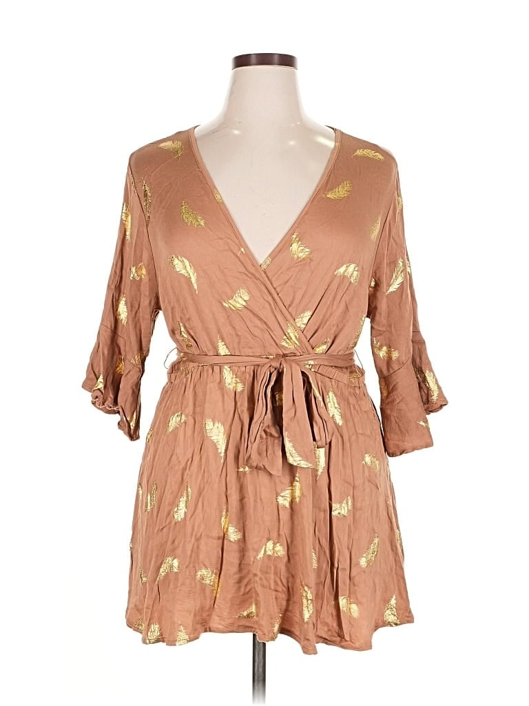 Pre-owned Torrid 3/4 Sleeve T-shirt In Gold