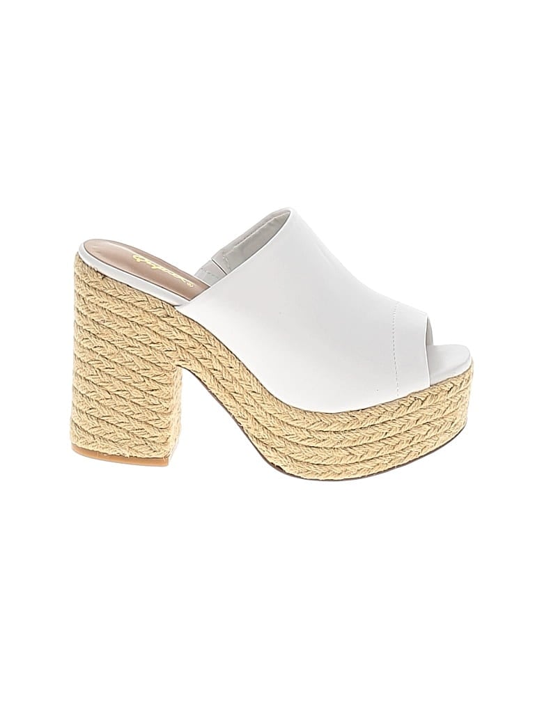 Pre-owned Qupid Sandals In White