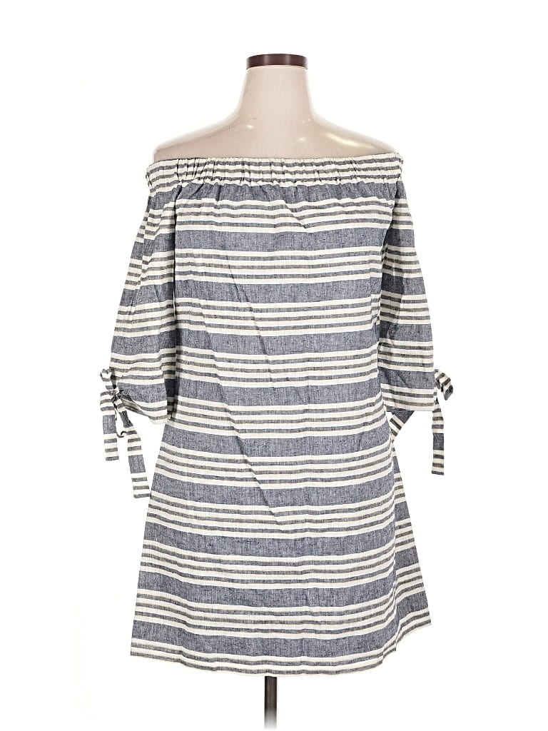 Pre-owned Vince Camuto Casual Dress In Gray