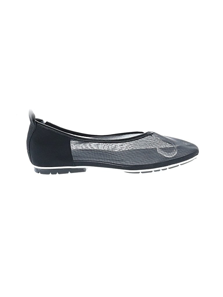 Pre-owned Naturalizer Flats In Black