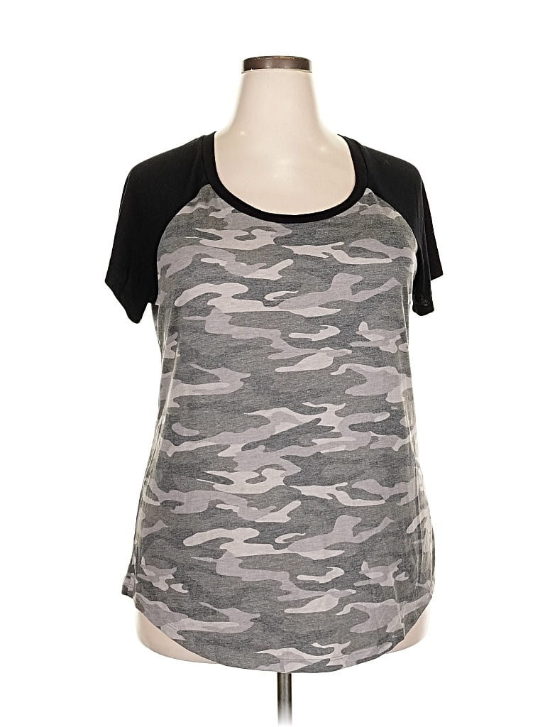 Pre-owned Torrid Short Sleeve T-shirt In Gray