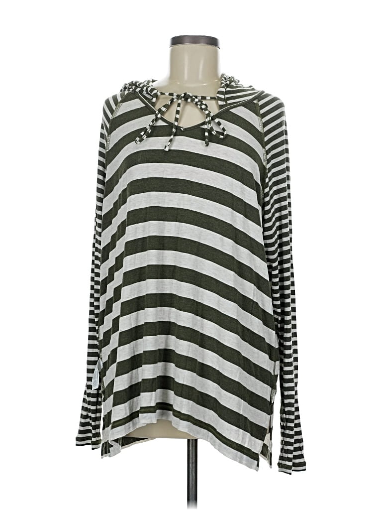 Pre-owned Cabi Long Sleeve T-shirt In Silver