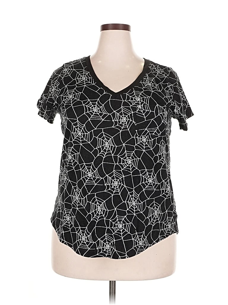 Pre-owned Torrid Short Sleeve T-shirt In Black