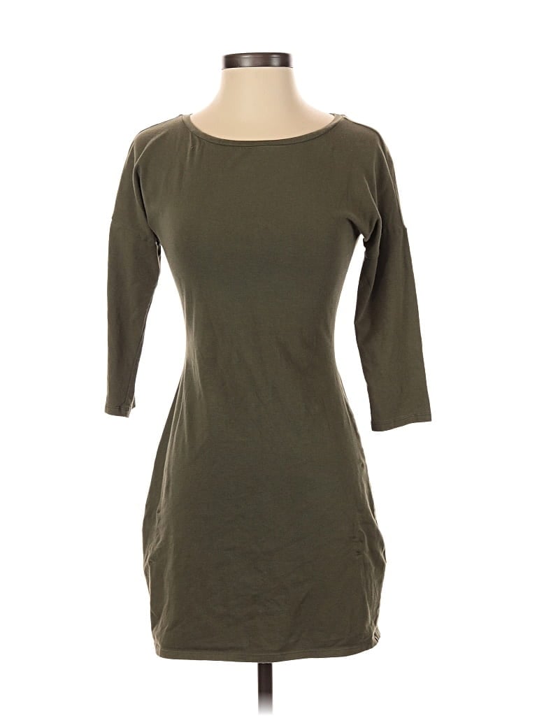 Pre-owned Express Outlet 3/4 Sleeve T-shirt In Green