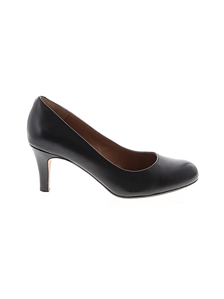 Pre-owned Clarks Flats In Black