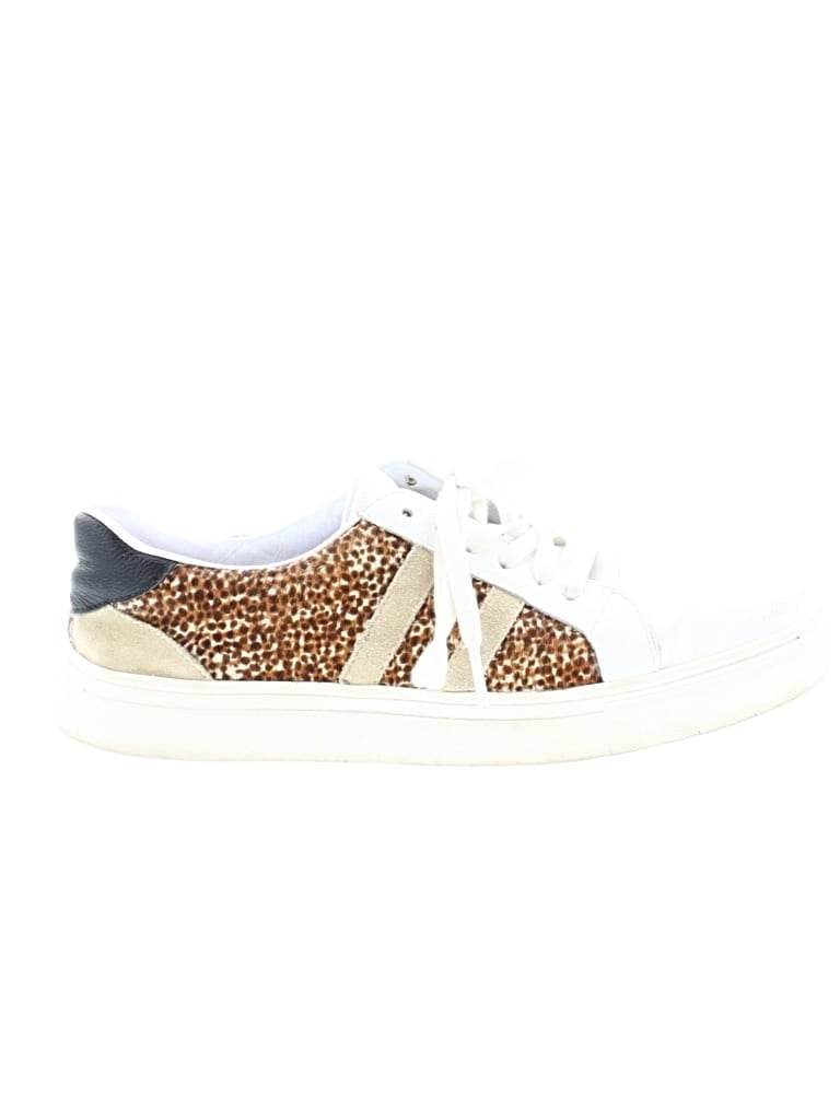 Pre-owned Kaanas Sneakers In White