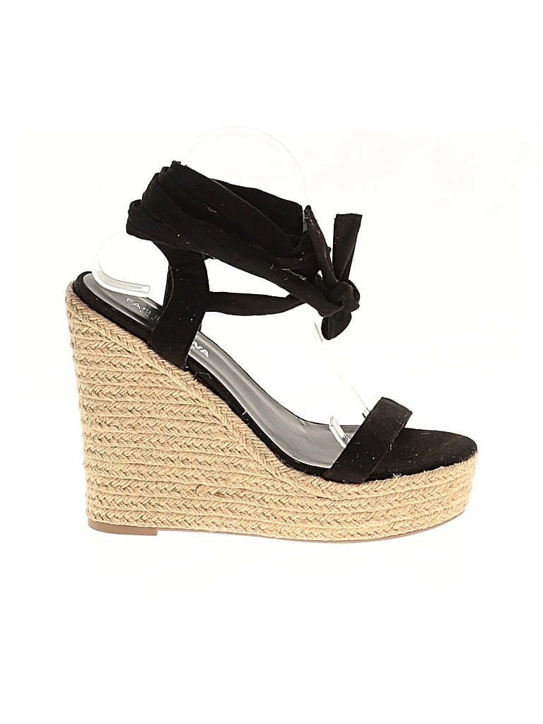 Pre-owned Fashion Nova Wedges In Black