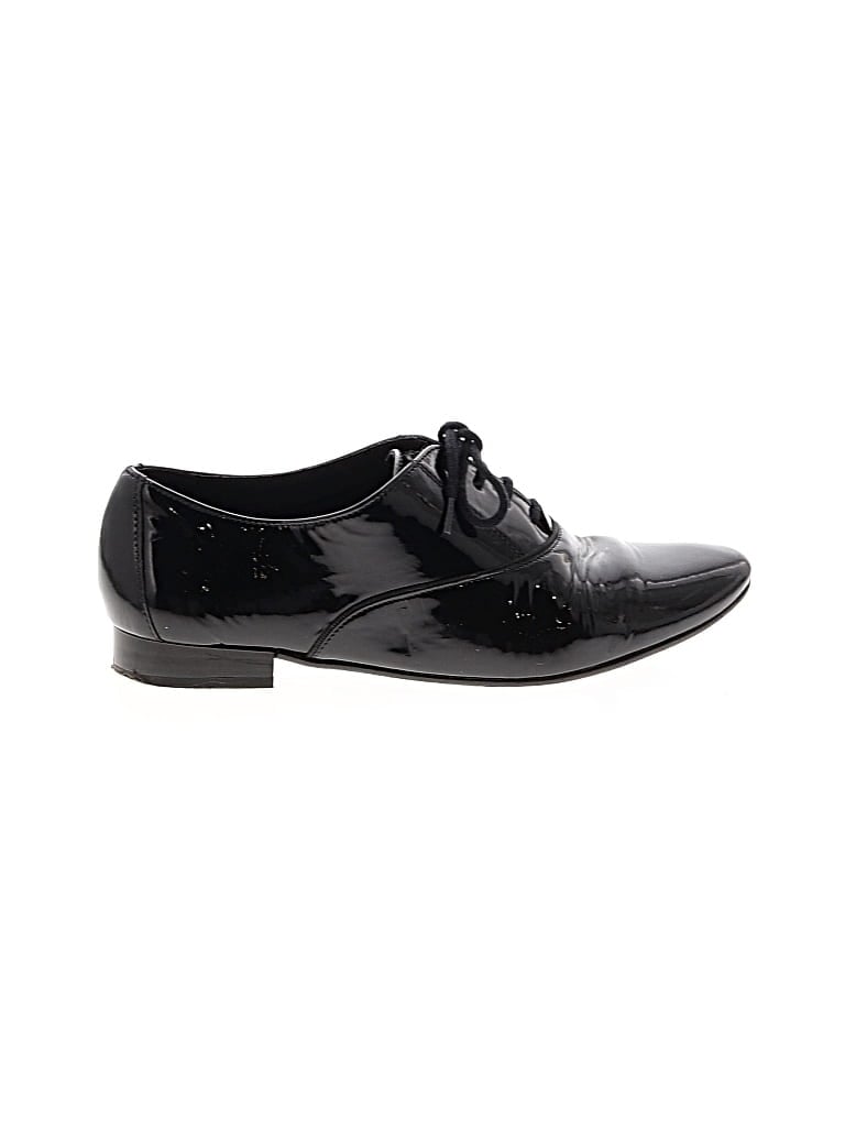 Pre-owned André Flats In Black