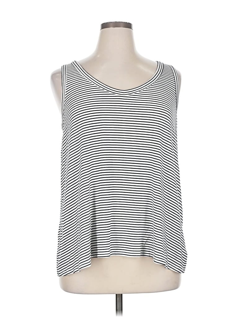 Pre-owned Old Navy Sleeveless T-shirt In Silver