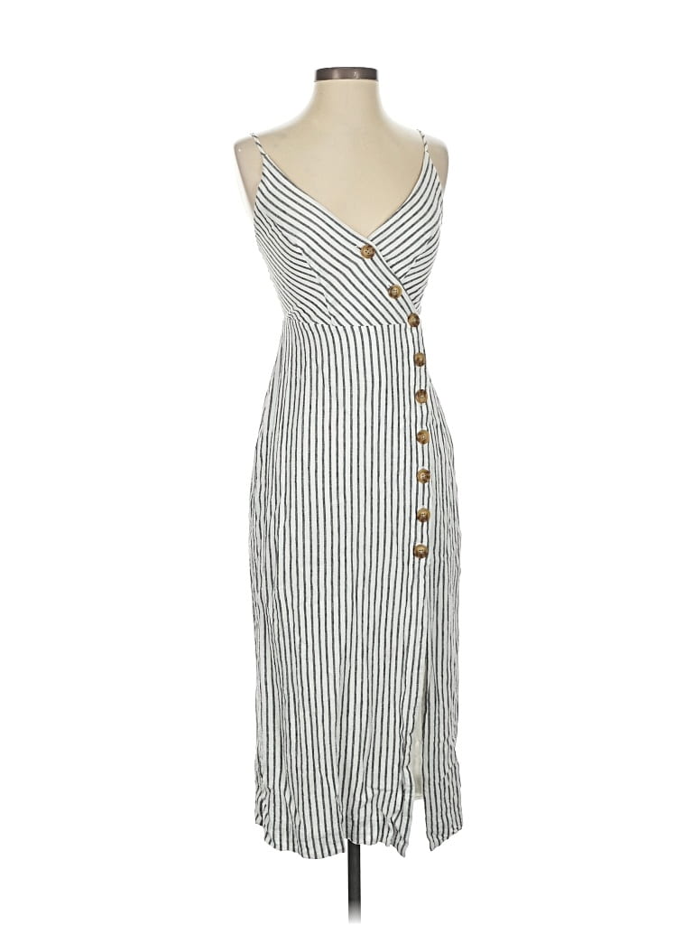 Pre-owned Urban Outfitters Casual Dress In White