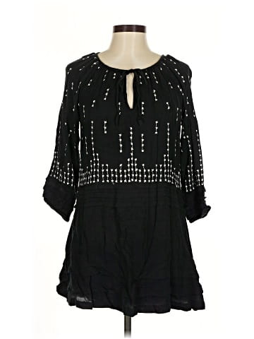 Chloe Oliver Casual Dress (view 1)