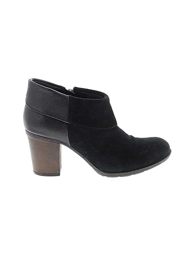 Pre-owned Clarks Ankle Boots In Black