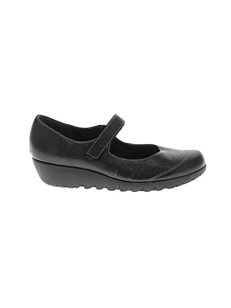 Pre-owned Munro American Flats In Black