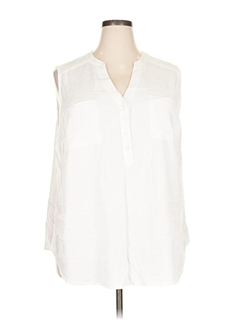 Pre-owned Torrid Sleeveless Button Down Shirt In White