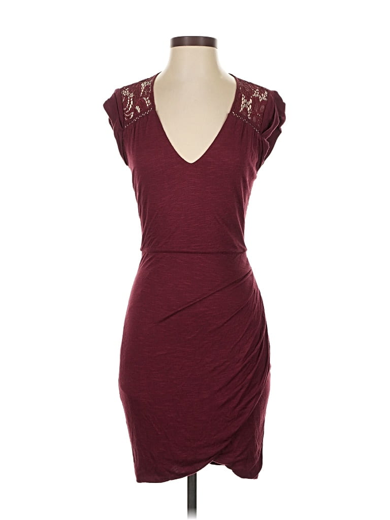 Pre-owned Guess Cocktail Dress In Burgundy