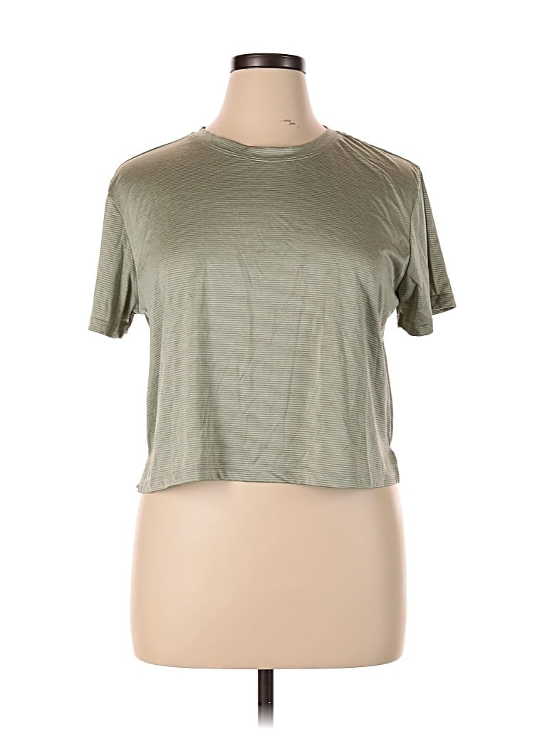 Pre-owned Danskin Short Sleeve T-shirt In Green