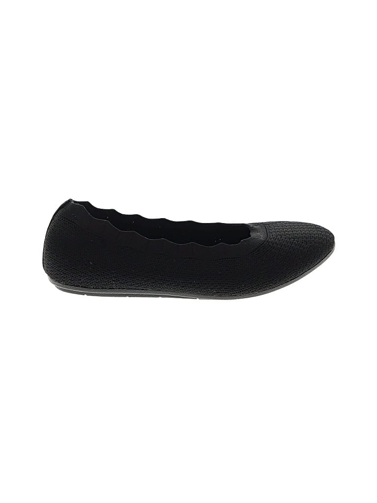 Pre-owned Skechers Flats In Black