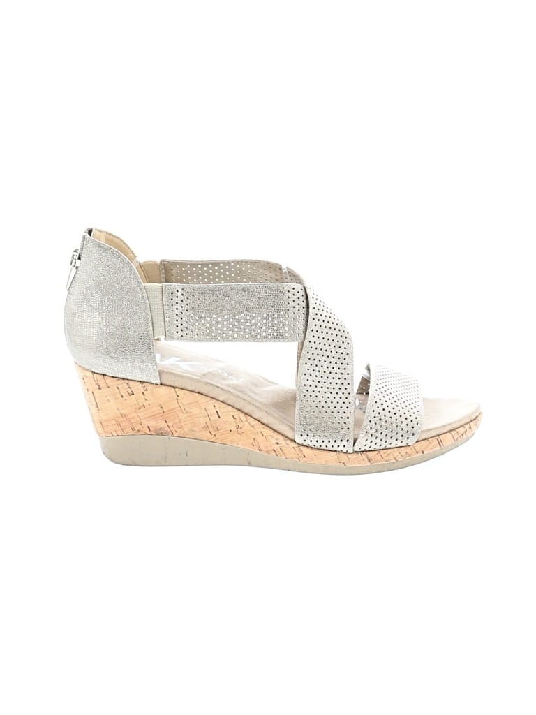 Pre-owned Ak Anne Klein Wedges In Brown