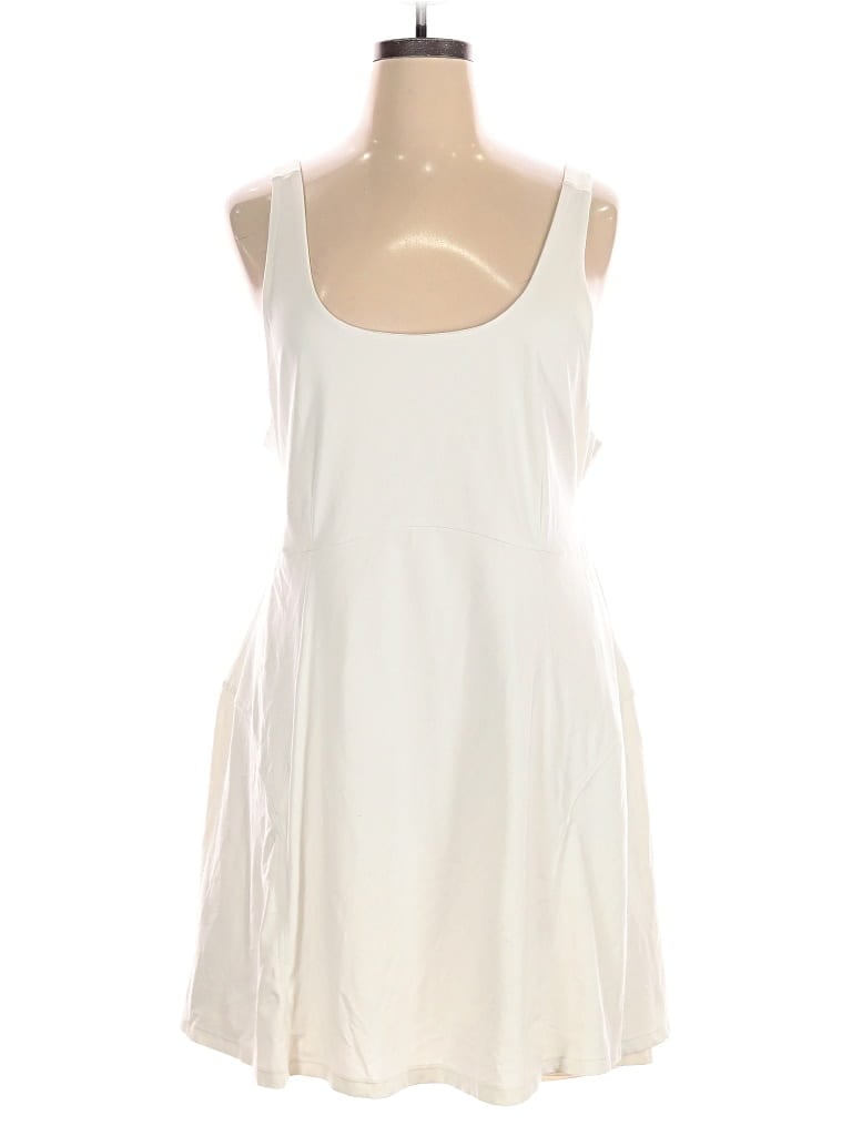Pre-owned Girlfriend Collective Romper In White