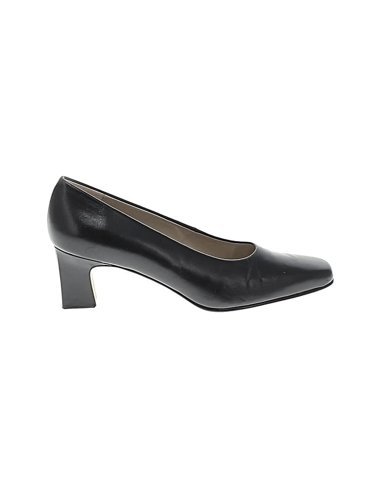 Pre-owned Naturalizer Heels In Black