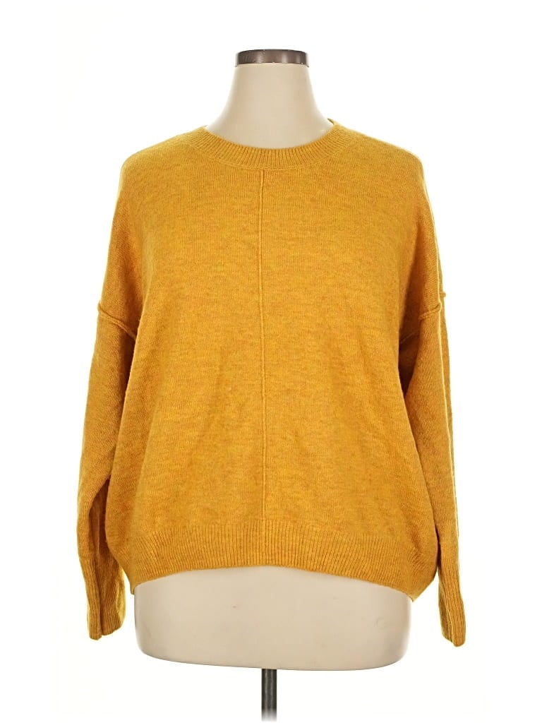 Pre-owned Vince Camuto Pullover Sweater In Yellow
