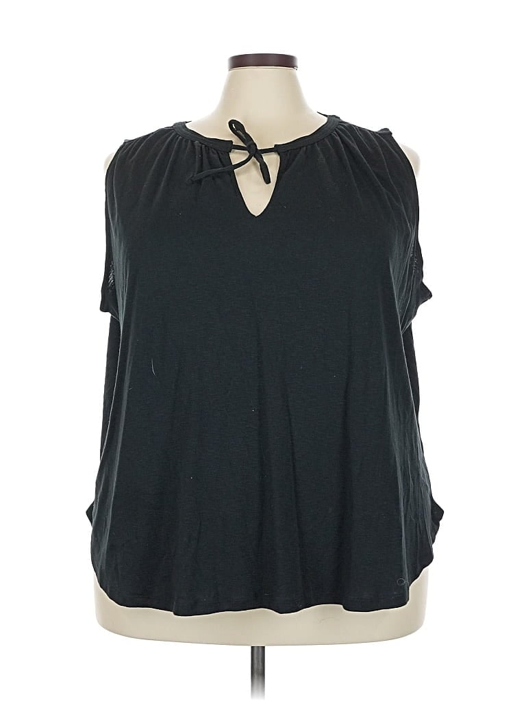 Ava & Viv Sleeveless T-shirt In Black