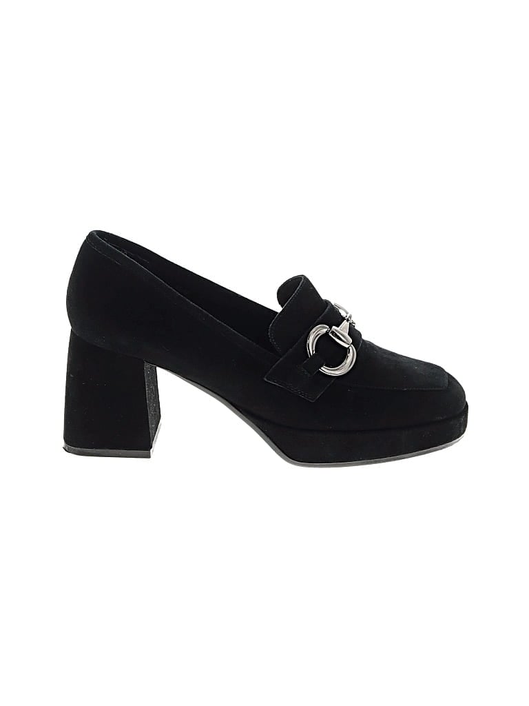 Pre-owned Vaneli Flats In Black