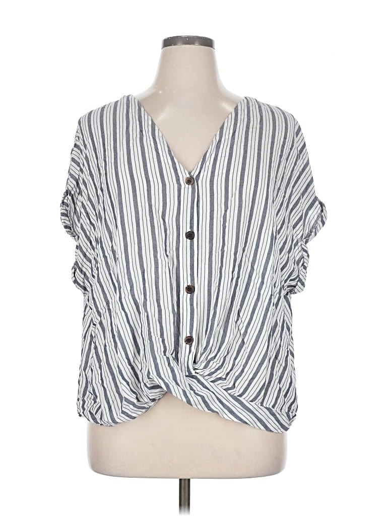 Pre-owned A.n.a. A New Approach Short Sleeve Blouse In Silver