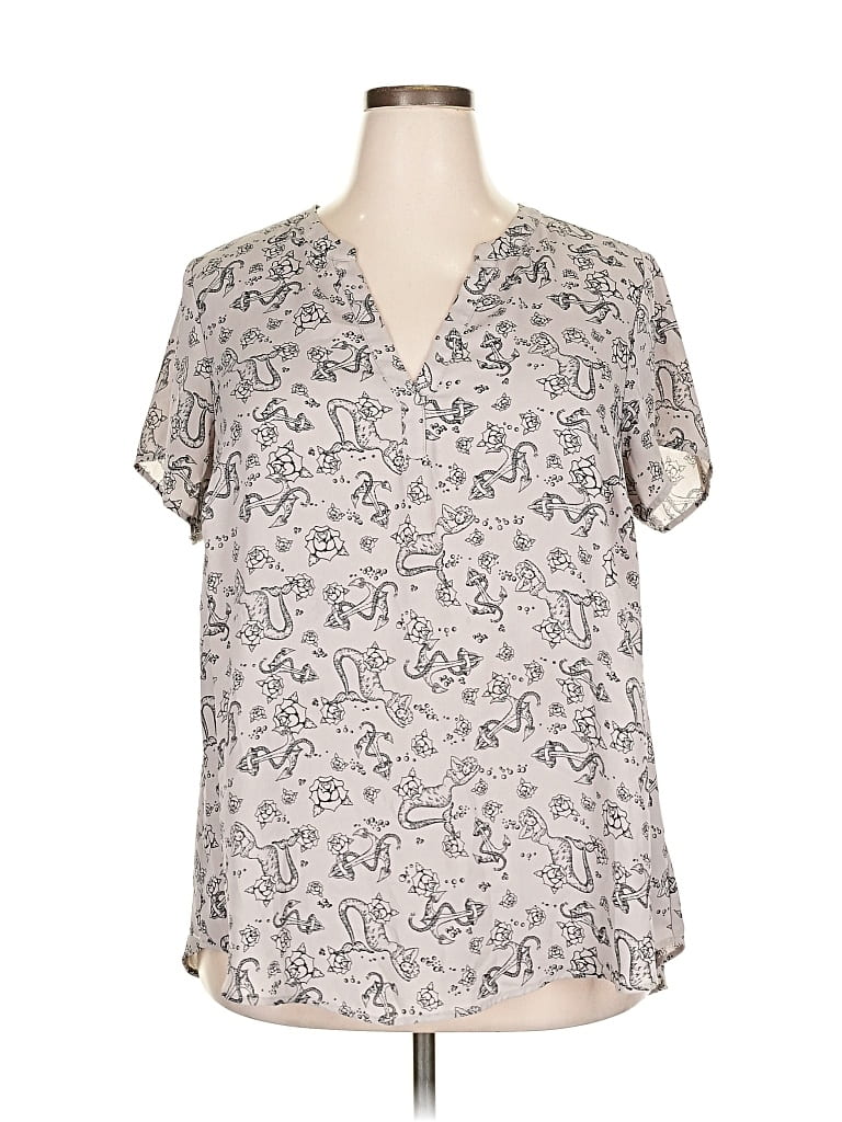 Pre-owned Torrid Short Sleeve Blouse In Gray